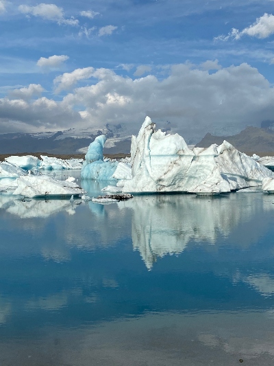 Icebergs floating around in Jökulsárlón Glacier Lagoon in Iceland
