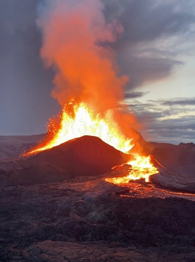 The Icelandic volcano Fagradalsfjall in action