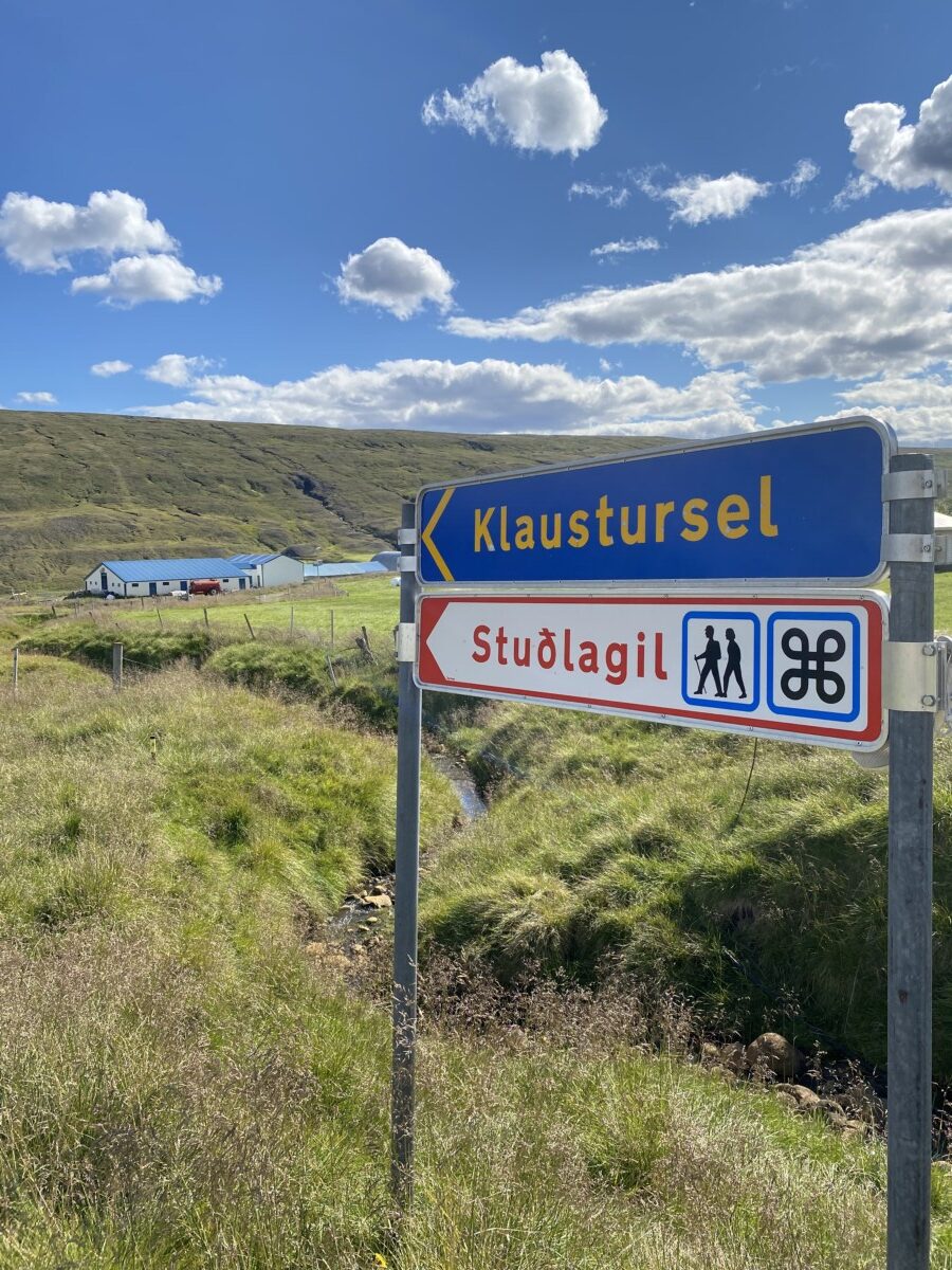 Signs on the way to stuðlagil canoyn trail head